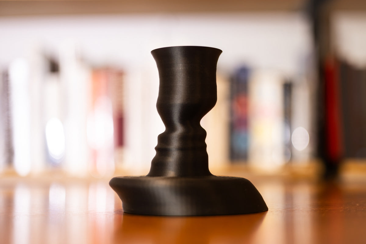 A personalized 3D printed vase whose outline is formed by facing human face profiles, from the Fahz 2.0 project