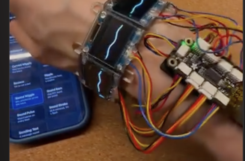Wrap-around wristwatch made of eight small OLED displays driven by an ESP32 board