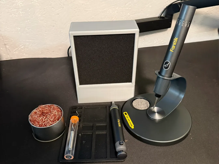 This 3D Printed Fume Extractor Keeps Solder Smoke Out of Your Face