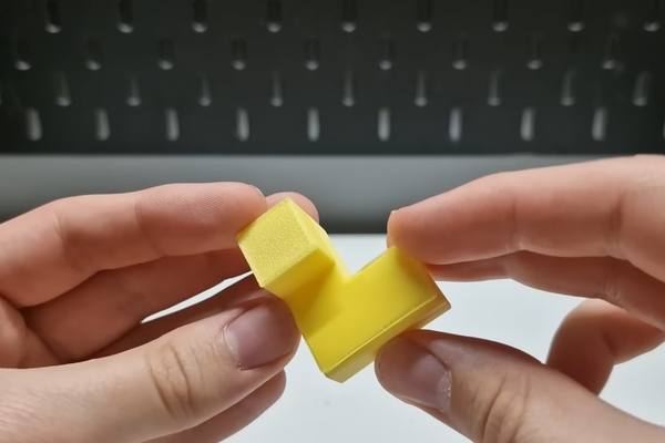 WaveOverhangs slicer demo showing a 90-degree horizontal overhang printed without support material